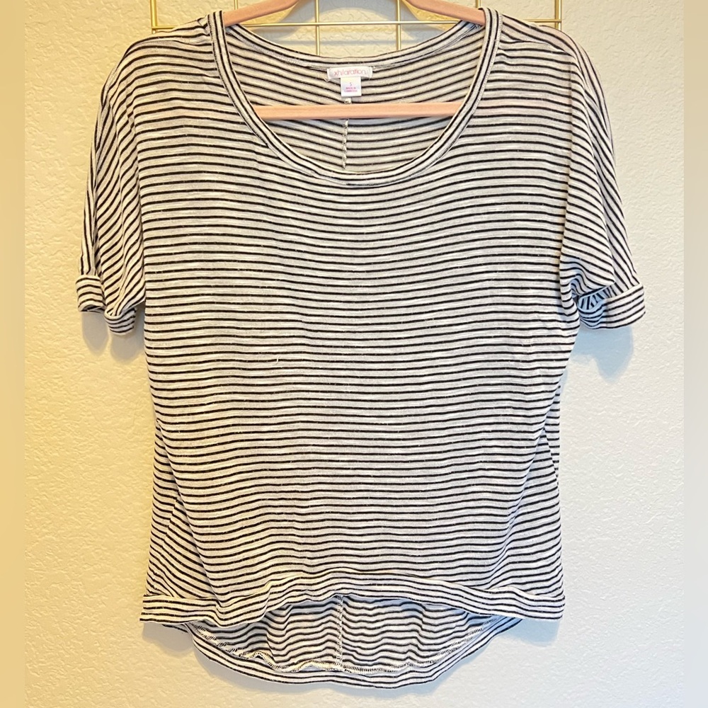 Xhilaration Black & White Fitted Short Sleeve Tee